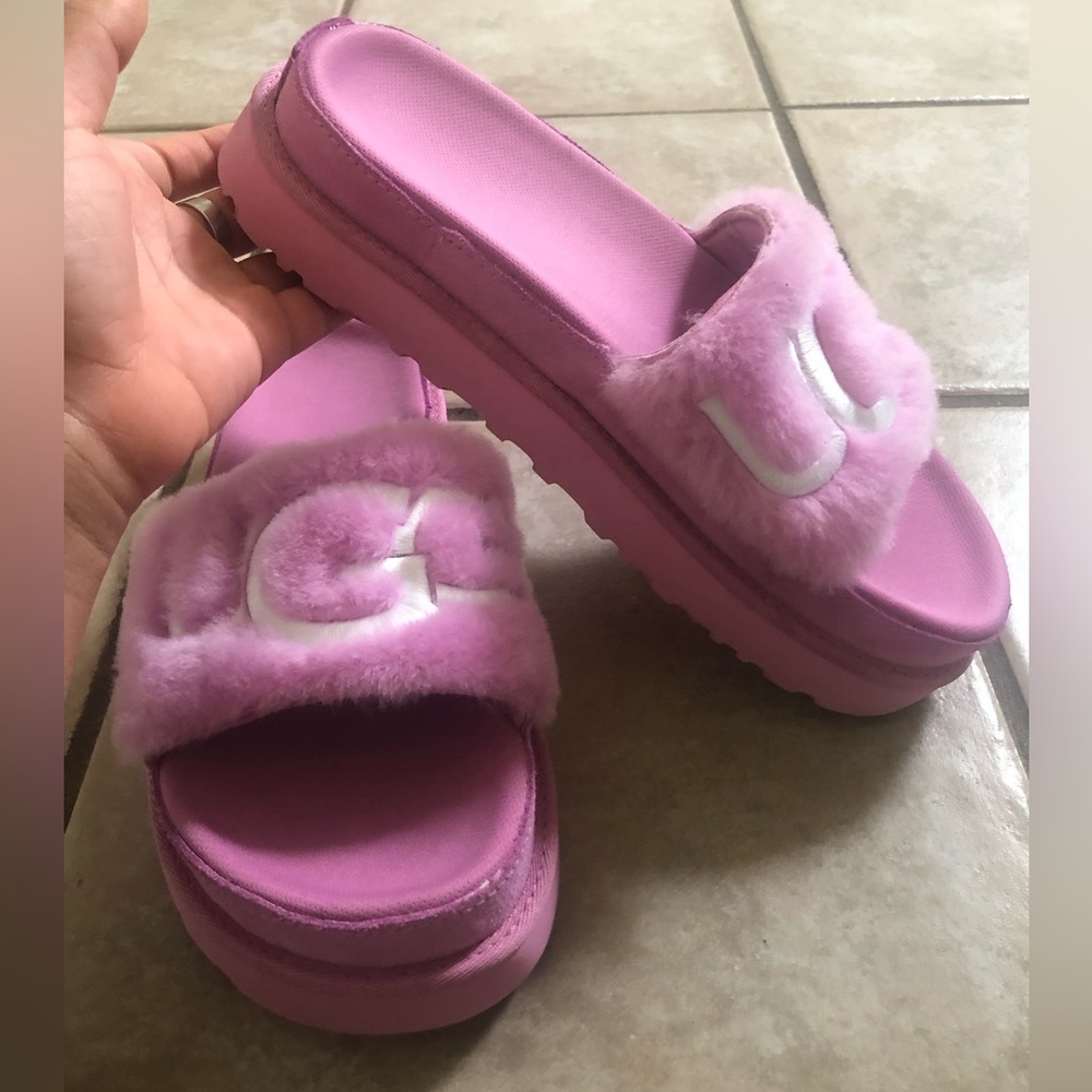 *SOLD* Pink Ugg Slides